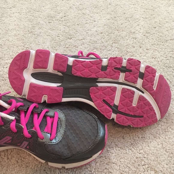 ASICS running shoes - Picture 2 of 3